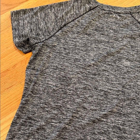 Under Armour Heathered Black Short Sleeve Loose Fit Tee Small - Picture 4 of 12